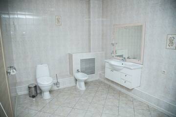 Фото номера Номер улучшенный с 1 двуспальной кроватью (с завтраком) Гостиница Русская Пирамида г. Вязьма 3